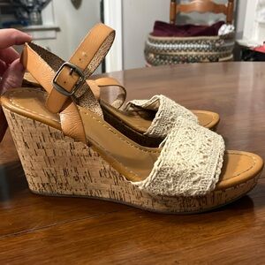 American Eagle high heel shoes sandals